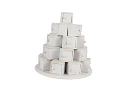 calendrier de l'avent pyramide de cubes  mdf blanc 24 cubes avec portes magnétiques